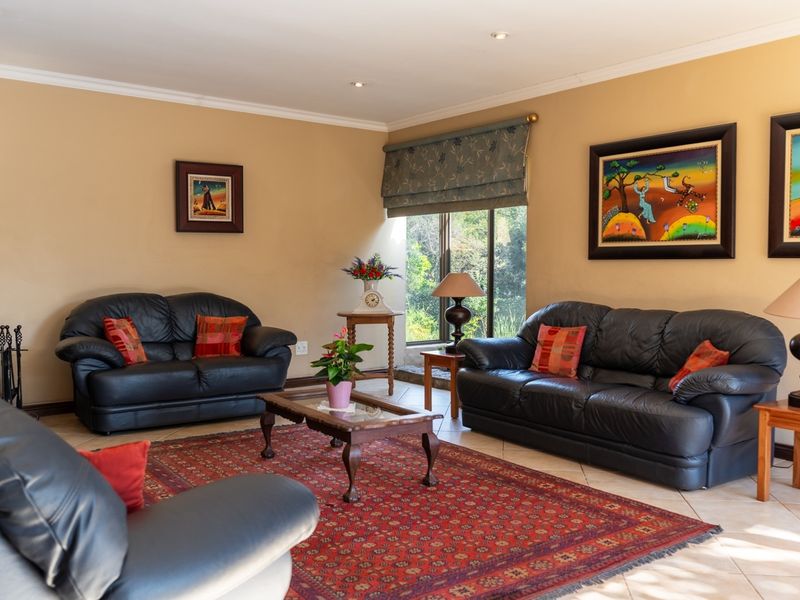 Spacious Family Home in Mooikloof Equestrian Estate - Photo 5