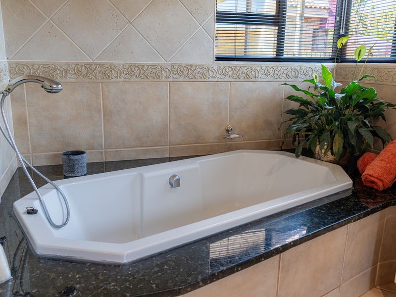 Spacious Family Home in Mooikloof Equestrian Estate - Photo 10