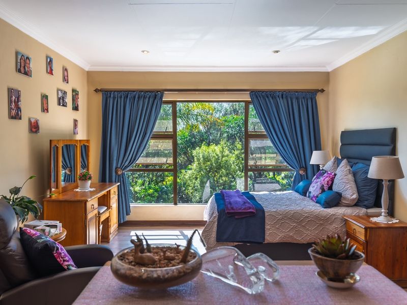 Spacious Family Home in Mooikloof Equestrian Estate - Photo 8