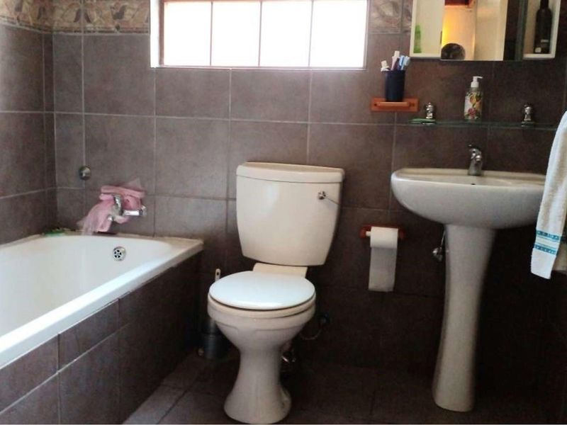 3 Bedroom, 2 Bathroom Duplex with loft in Sharonlea - Photo 9