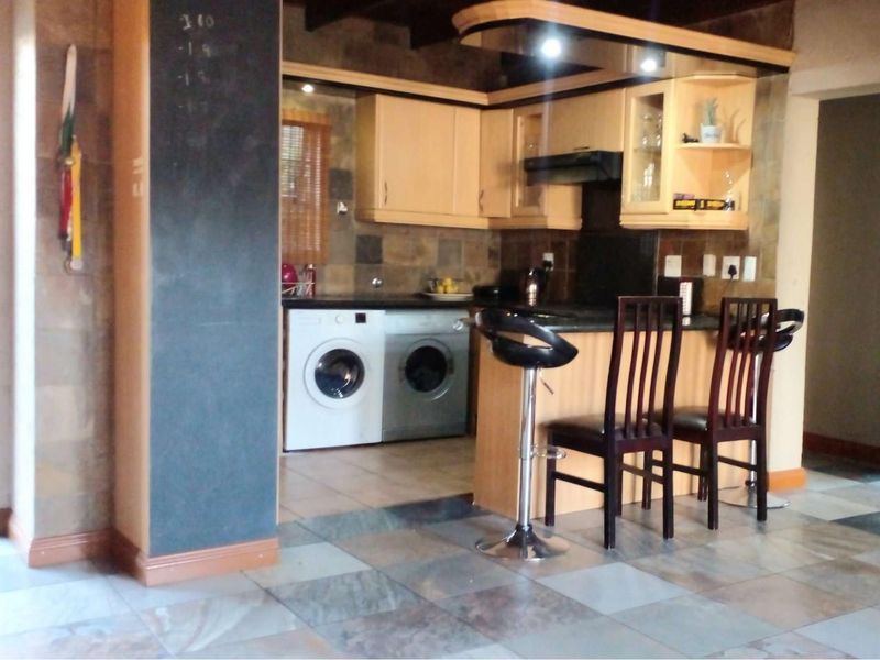 3 Bedroom, 2 Bathroom Duplex with loft in Sharonlea - Photo 6