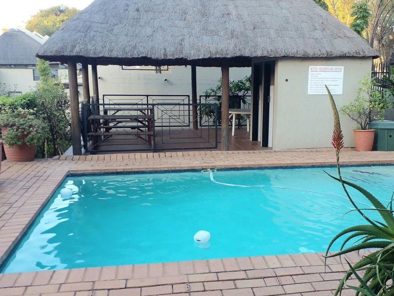 3 Bedroom, 2 Bathroom Duplex with loft in Sharonlea - Photo 2