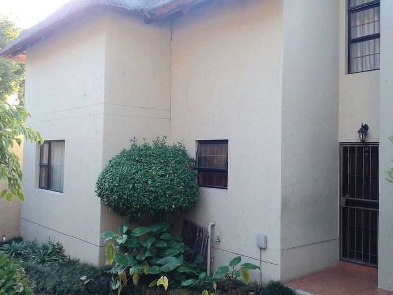 3 Bedroom, 2 Bathroom Duplex with loft in Sharonlea - Photo 4