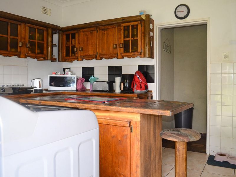 BEAUTIFUL HOME WITH GREAT POTENTIAL, LARGE STAND AND SECURITY FEATURES! - Photo 9