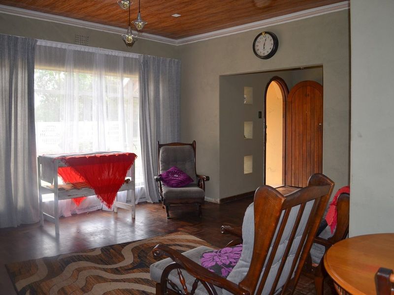 BEAUTIFUL HOME WITH GREAT POTENTIAL, LARGE STAND AND SECURITY FEATURES! - Photo 5