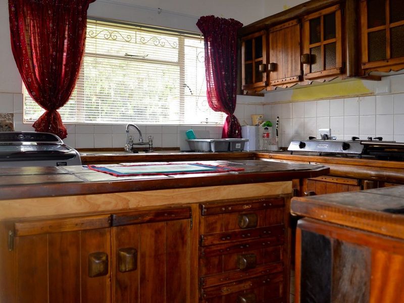 BEAUTIFUL HOME WITH GREAT POTENTIAL, LARGE STAND AND SECURITY FEATURES! - Photo 6