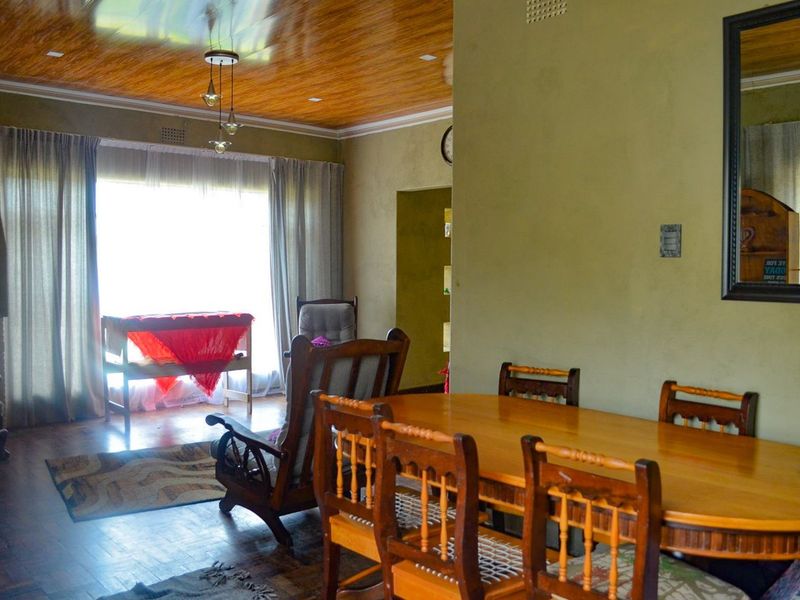 BEAUTIFUL HOME WITH GREAT POTENTIAL, LARGE STAND AND SECURITY FEATURES! - Photo 4