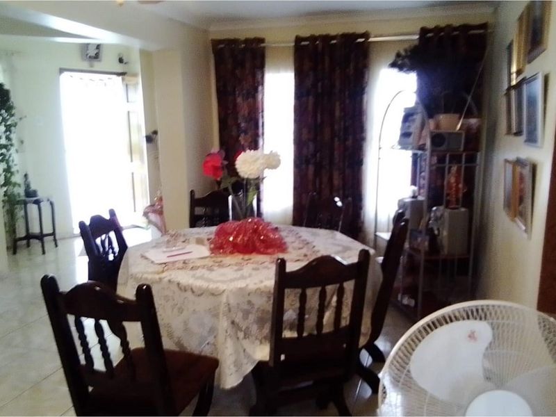 Discover Serenity: Your Perfect Blend of Comfort, Convenience, and Mountain Views Await!" - Photo 6