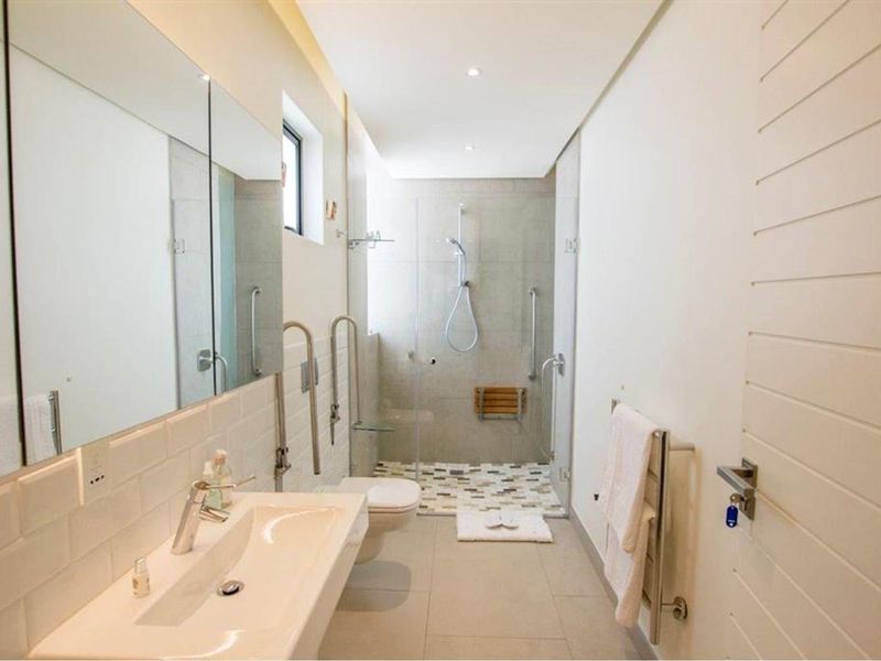 Modern Luxury Living in Val de Vie Estate - Fully Furnished Ground-Floor Apartment - Photo 3