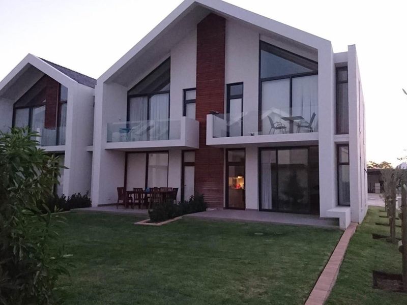 Modern Luxury Living in Val de Vie Estate - Fully Furnished Ground-Floor Apartment - Photo 8