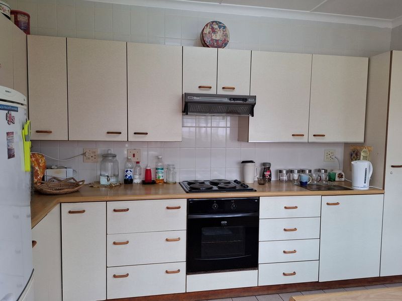 Pet friendly townhouse waiting to be yours! - Photo 3