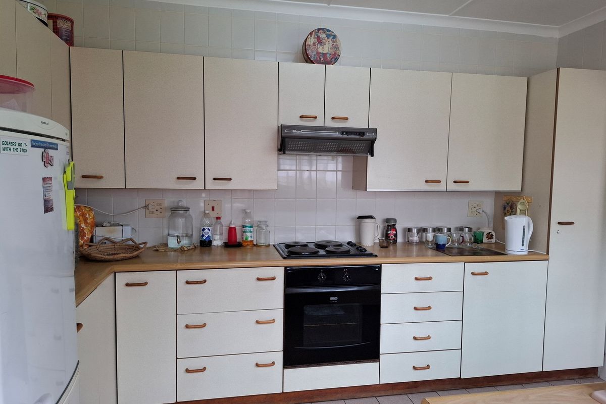 Pet friendly townhouse waiting to be yours! - Photo 3