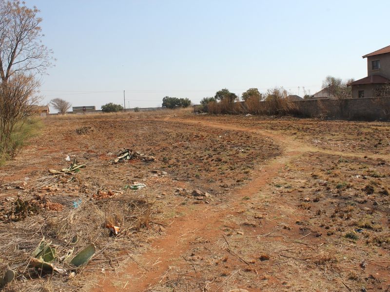 Ideal to develope your new residence on this 2032m2 stand on. - Photo 3