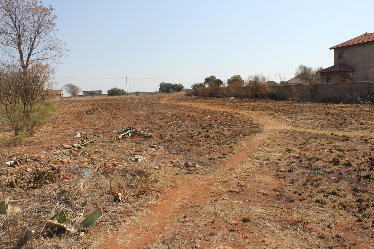 Ideal to develope your new residence on this 2032m2 stand on. - Photo 3