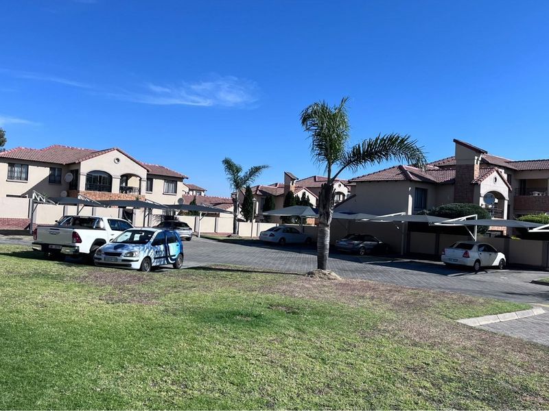 Charming 2-Bedroom Apartment in Halfway Gardens, Midrand - Photo 10