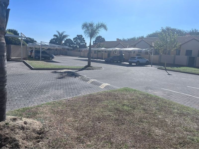 Charming 2-Bedroom Apartment in Halfway Gardens, Midrand - Photo 7