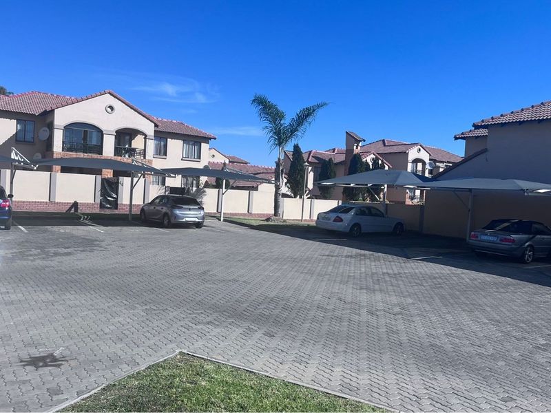 Charming 2-Bedroom Apartment in Halfway Gardens, Midrand - Photo 6