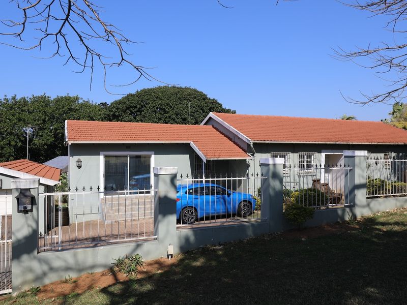 Luxurious 4 Bedroom House in Durban North - Photo 4