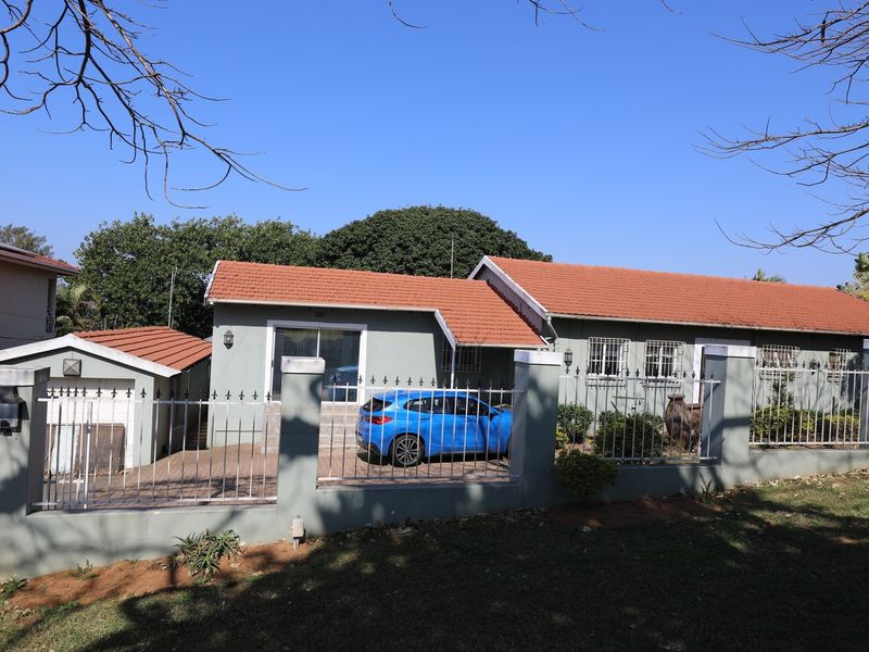 Luxurious 4 Bedroom House in Durban North - Photo 2