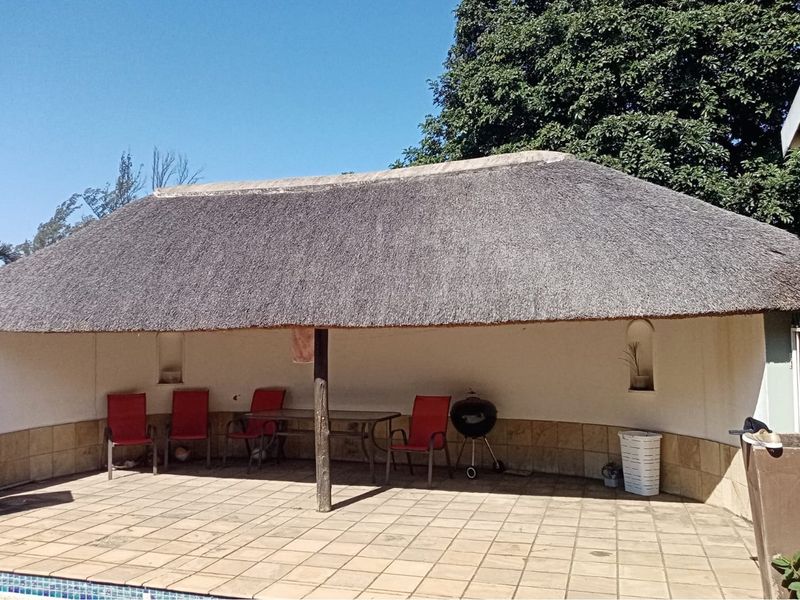 Luxurious 4 Bedroom House in Durban North - Photo 9