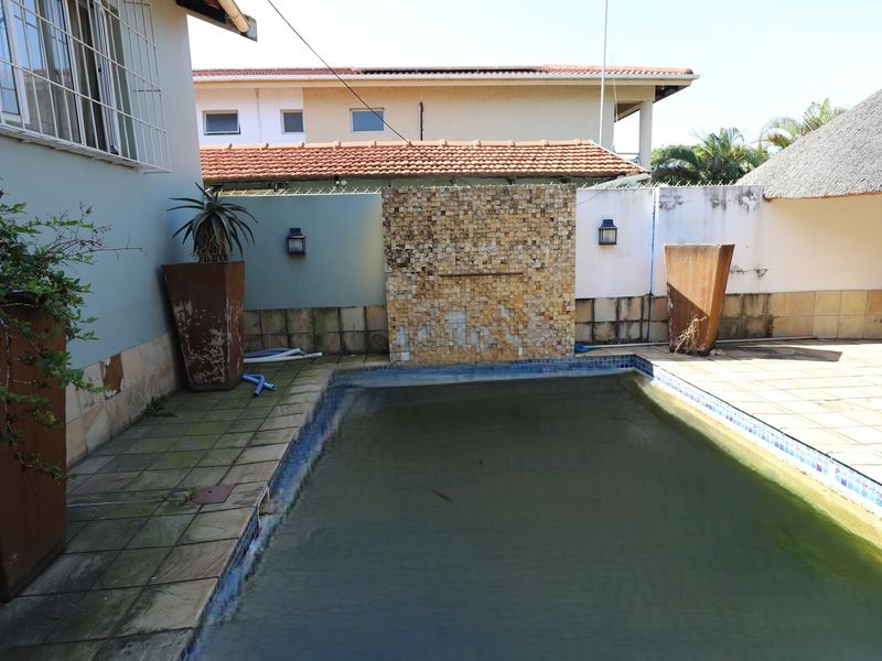 Luxurious 4 Bedroom House in Durban North - Photo 10