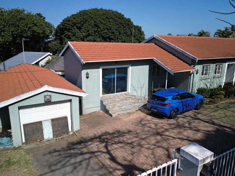 Luxurious 4 Bedroom House in Durban North - Photo 8