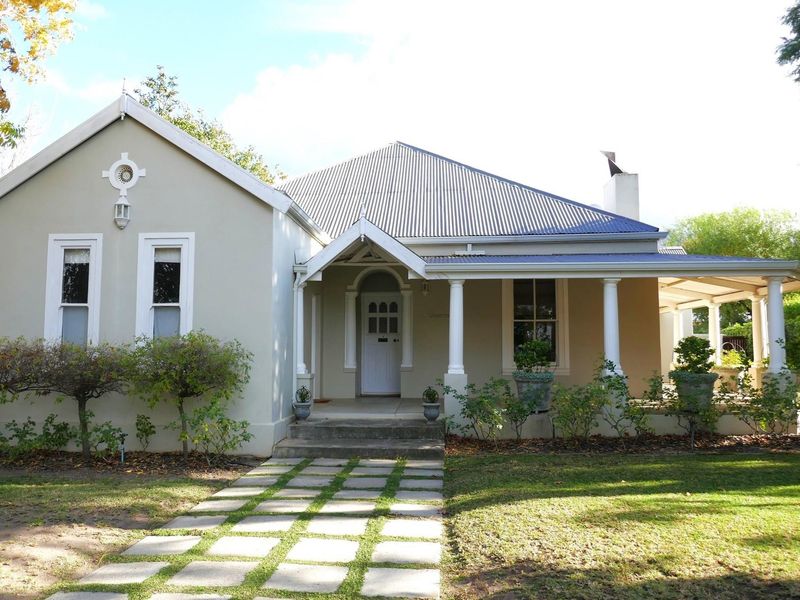 Refined Living Redefined: Discover the Timeless Splendor of this Heritage Home - Photo 2