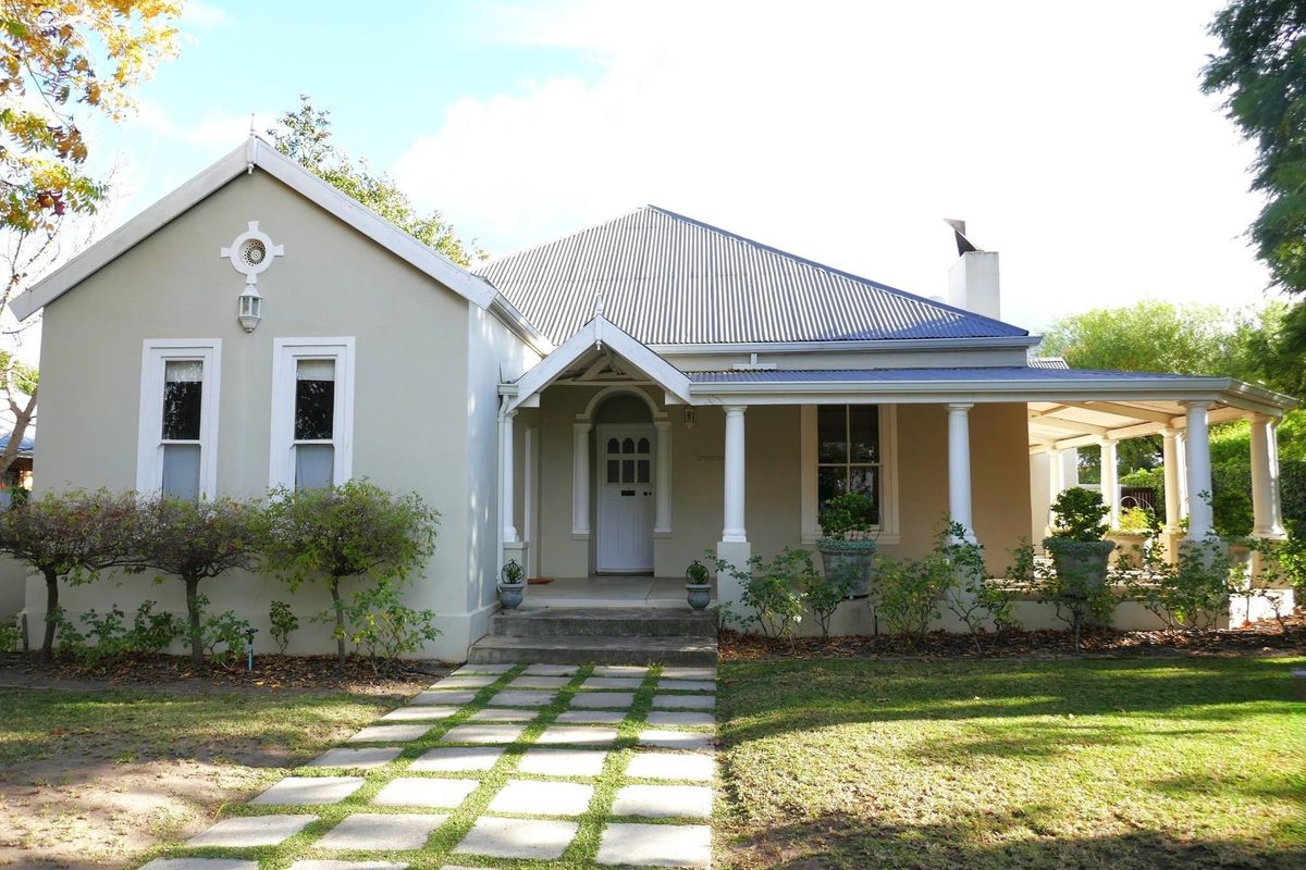 Refined Living Redefined: Discover the Timeless Splendor of this Heritage Home - Photo 2