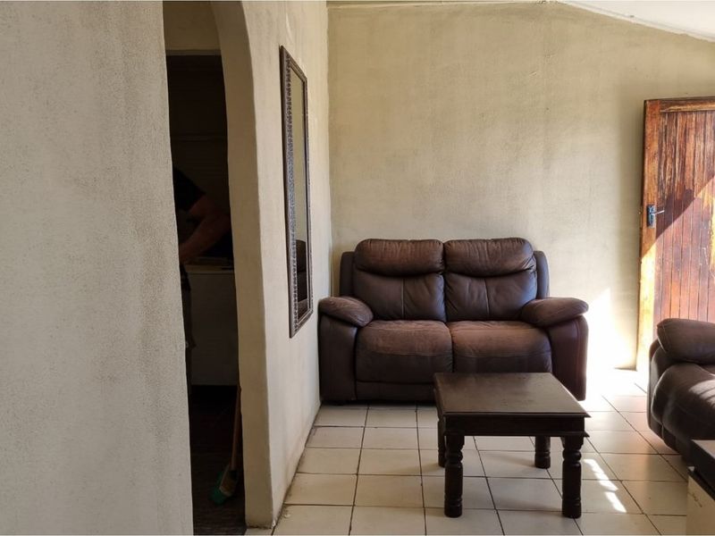 One-Bedroom House with Flatlet in Steenberg, Cape Town - Photo 6