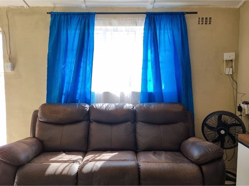 One-Bedroom House with Flatlet in Steenberg, Cape Town - Photo 5