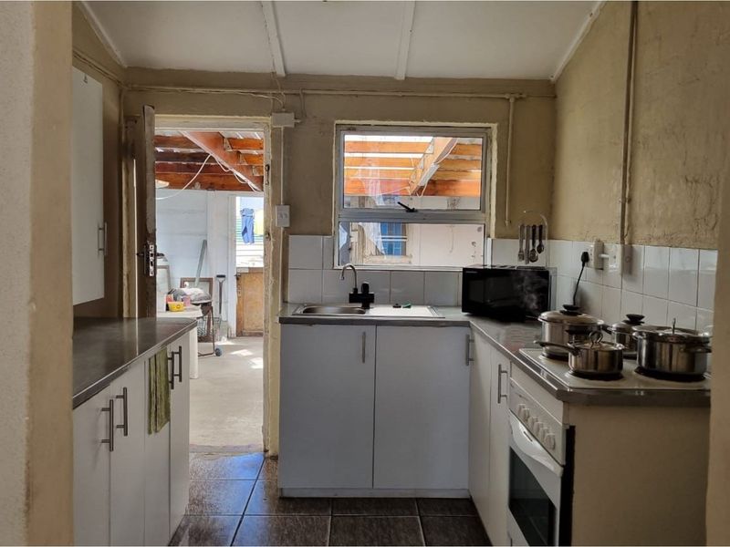 One-Bedroom House with Flatlet in Steenberg, Cape Town - Photo 9