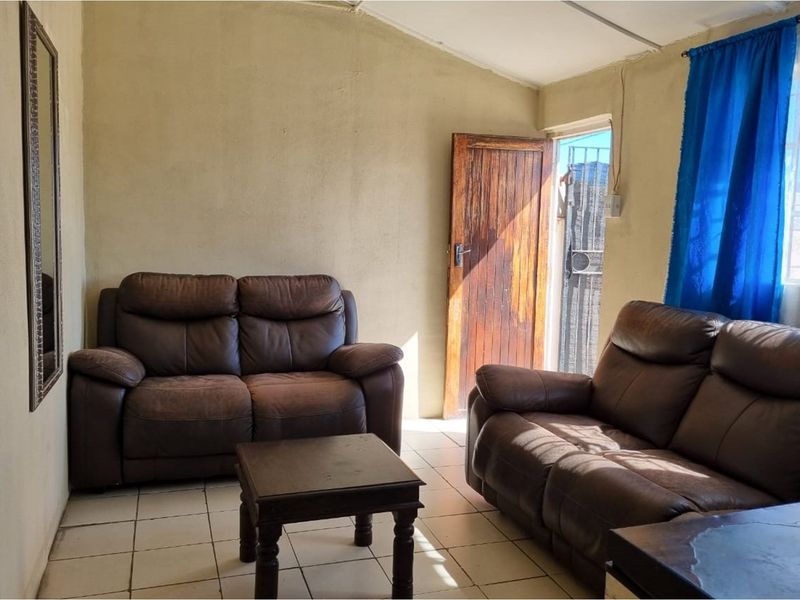 One-Bedroom House with Flatlet in Steenberg, Cape Town - Photo 3