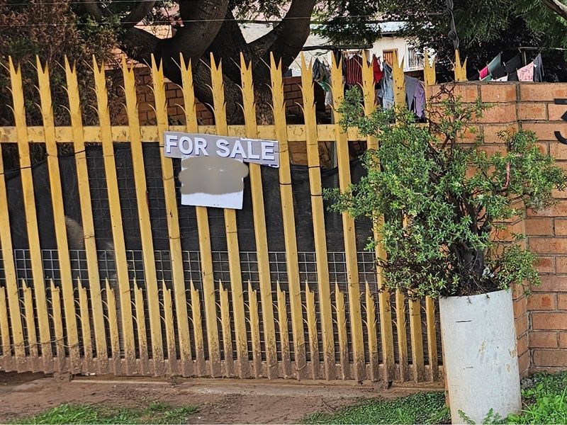 Property for sale in Tasbet Park Ext: 1 area with a space to extend, two bedrooms house, kitchen. - Photo 3