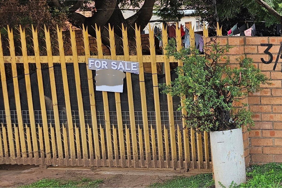 Property for sale in Tasbet Park Ext: 1 area with a space to extend, two bedrooms house, kitchen. - Photo 3