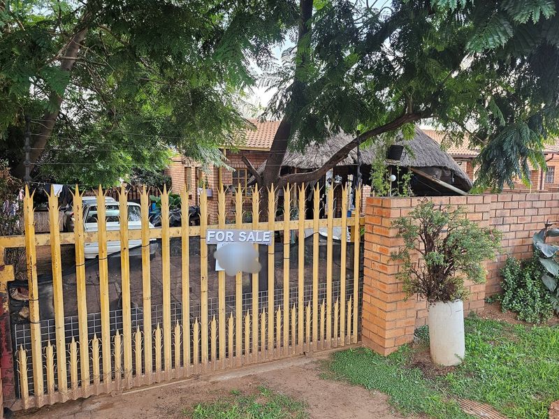 Property for sale in Tasbet Park Ext: 1 area with a space to extend, two bedrooms house, kitchen. - Photo 2