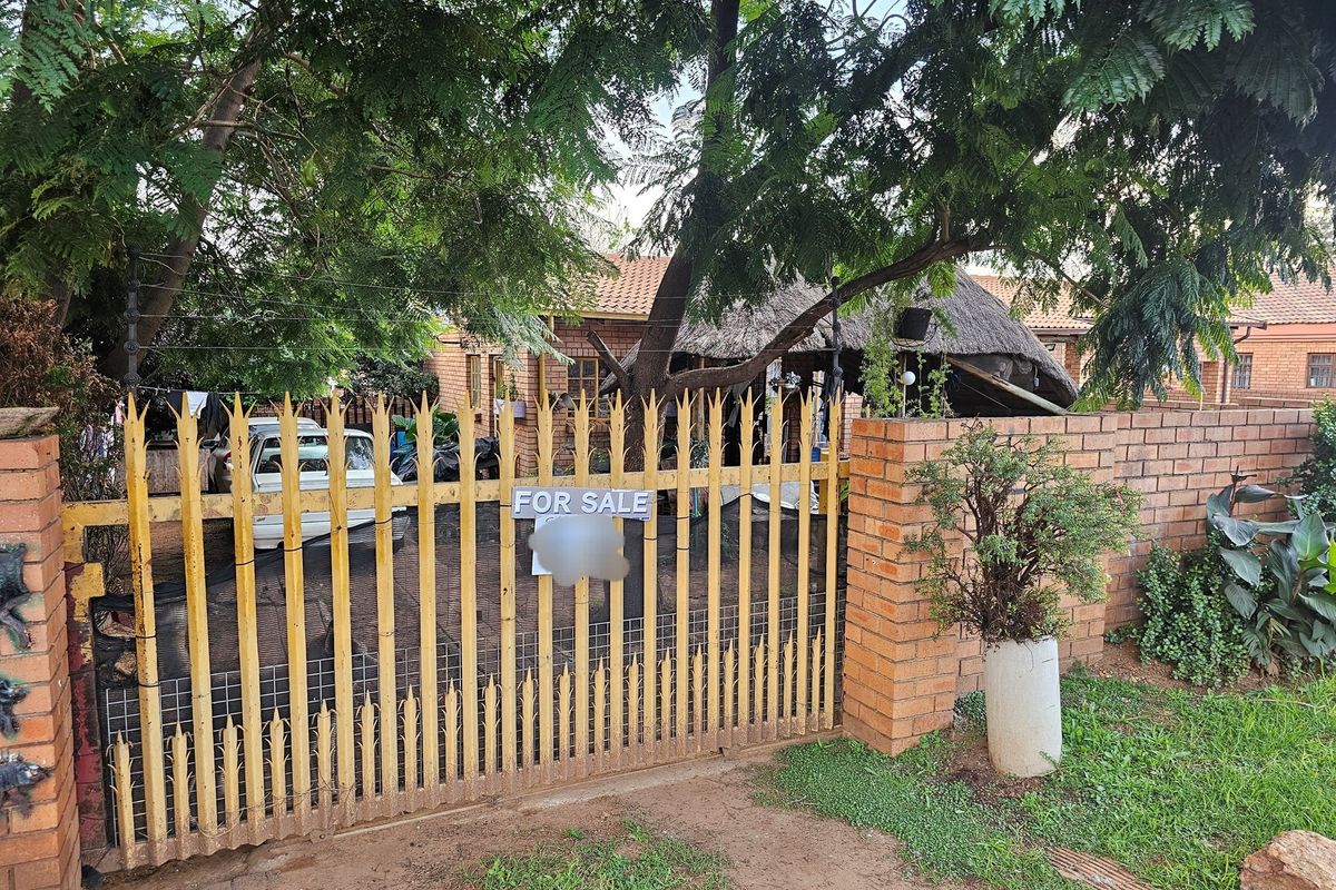 Property for sale in Tasbet Park Ext: 1 area with a space to extend, two bedrooms house, kitchen. - Photo 2