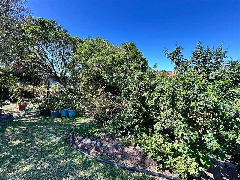 Prime Vacant Erf for Sale in Sunrise-on-Sea - Cleared, fenced and ready for your dream home!!!! - Photo 6