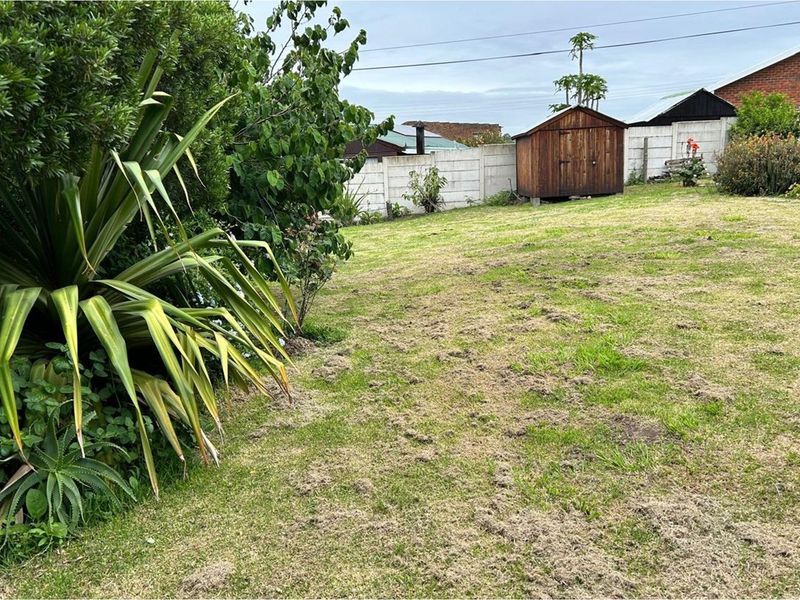 Prime Vacant Erf for Sale in Sunrise-on-Sea - Cleared, fenced and ready for your dream home!!!! - Photo 9