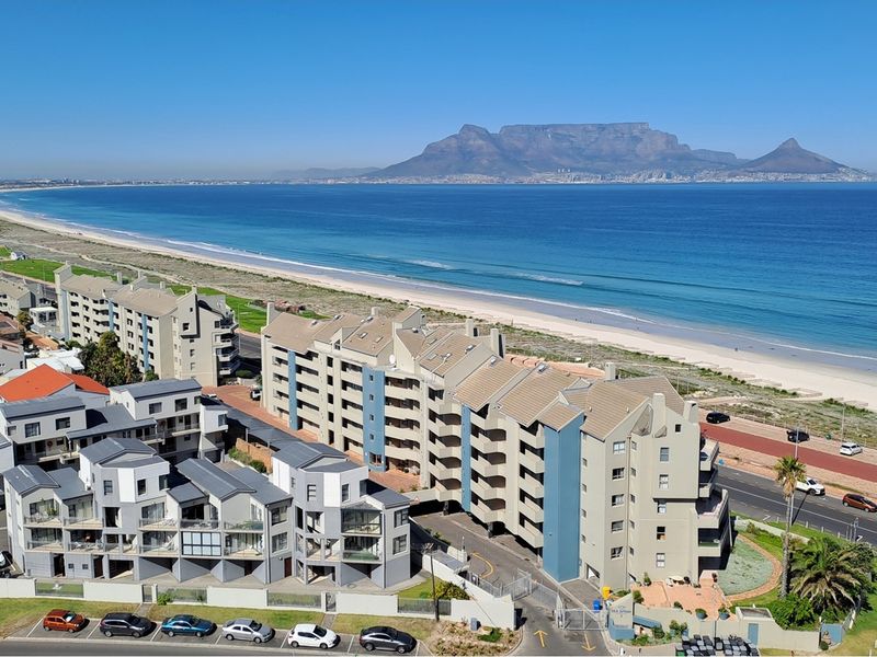 Three-bedroom luxury penthouse in Beachfront, Blouberg - Photo 2