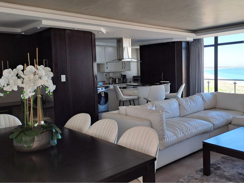 Three-bedroom luxury penthouse in Beachfront, Blouberg - Photo 8