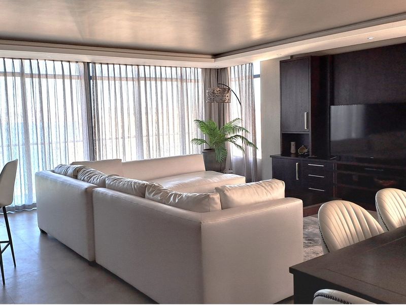 Three-bedroom luxury penthouse in Beachfront, Blouberg - Photo 5
