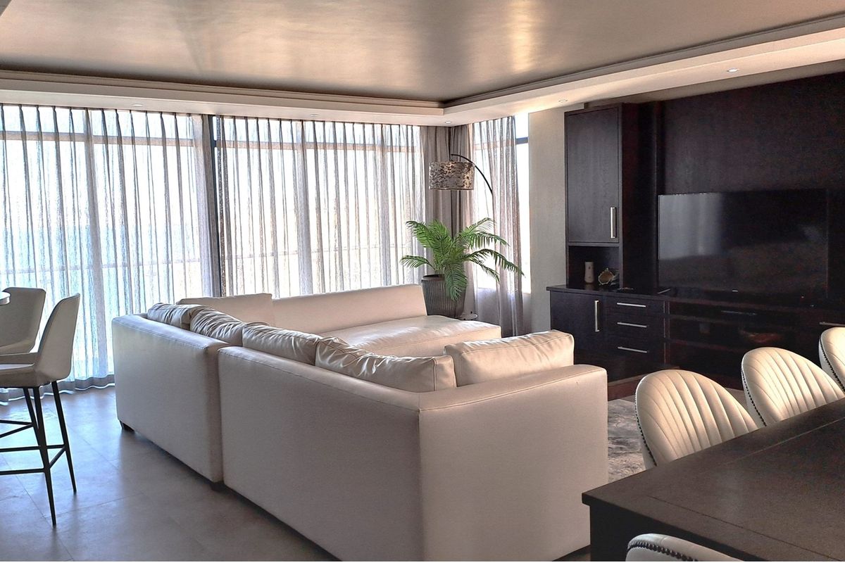 Three-bedroom luxury penthouse in Beachfront, Blouberg - Photo 5