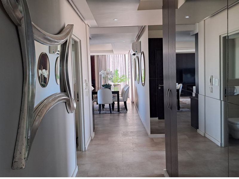 Three-bedroom luxury penthouse in Beachfront, Blouberg - Photo 3