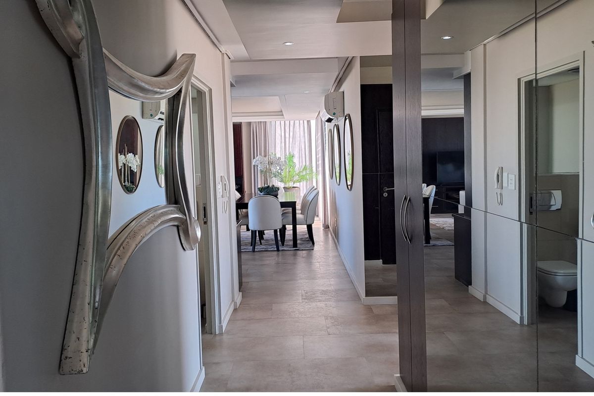 Three-bedroom luxury penthouse in Beachfront, Blouberg - Photo 3