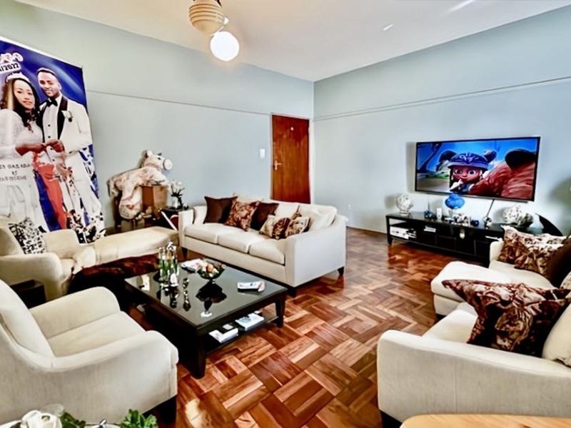 Prime Location - 1 Bedroom Flat - Photo 2