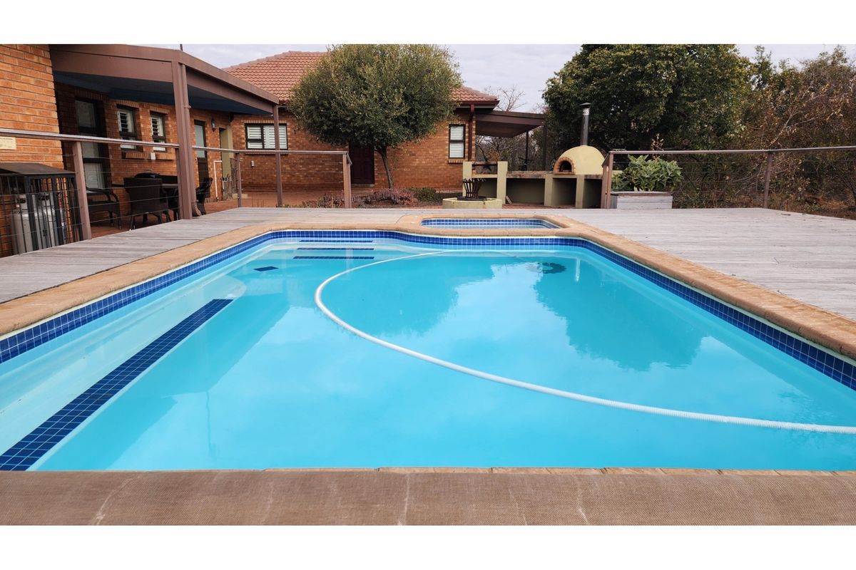 VERLOREN - 7 BEDROOM BUSHVELD BLISS WITH A PET-FRIENDLY TWIST-YOUR SAFARI SANCTUARY - Photo 2