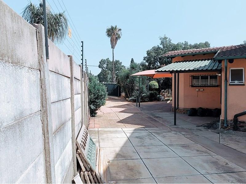 Really is a home for the family - Photo 2