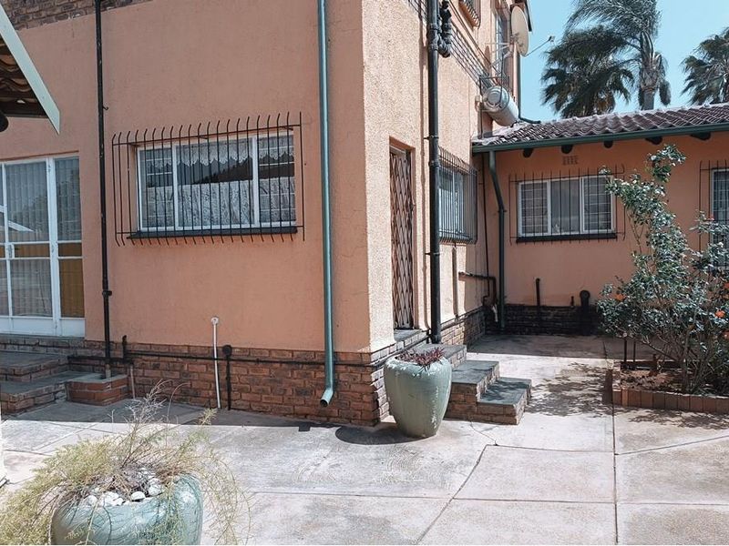 Really is a home for the family - Photo 8