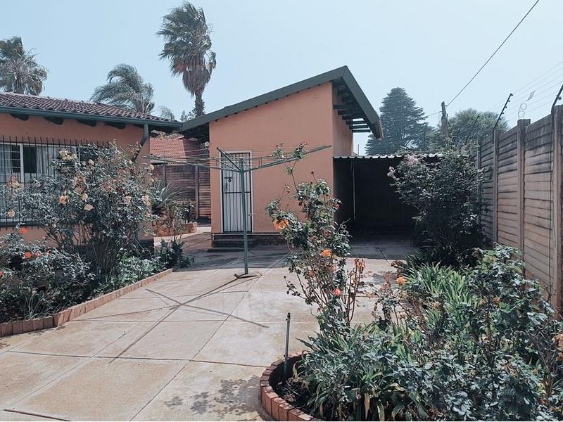 Really is a home for the family - Photo 9