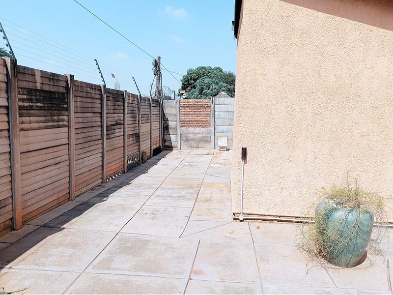 Really is a home for the family - Photo 10